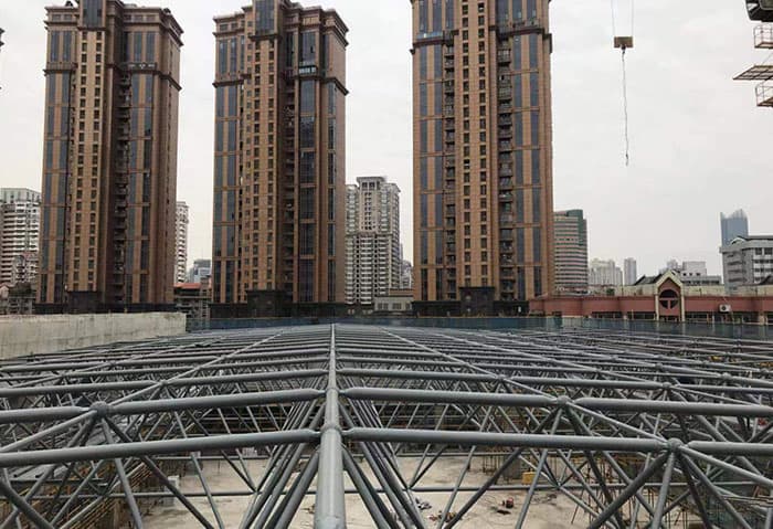 阿拉善盟螺栓球网架结构